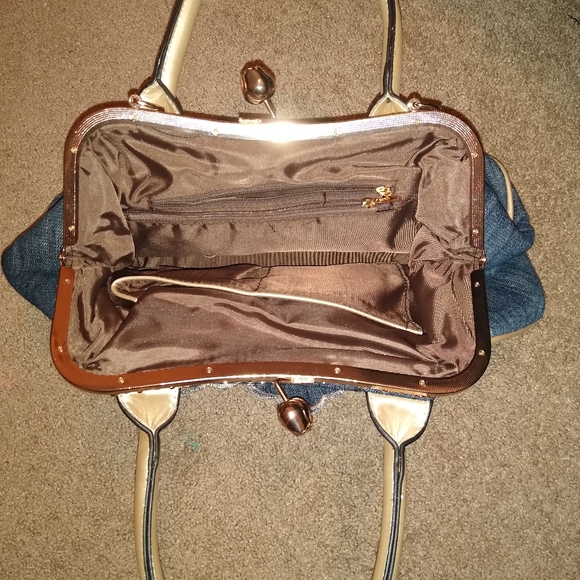 Purse - Picture 1 of 3